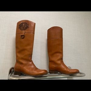 Frye sz 7 heeled leather boots. Camel brown color and fitted calf